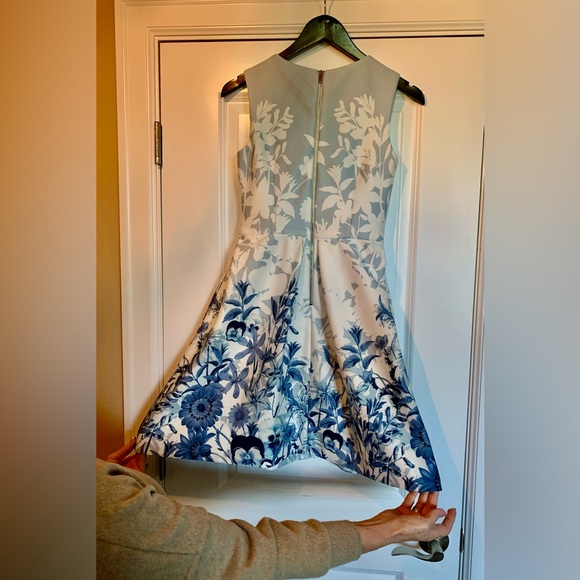 NWOT O’ SO CUTE “JUST TAYLOR” DRESS. SIDE SLIT POCKET ON EA SIDE. SLEEVELESS. - Picture 7 of 9